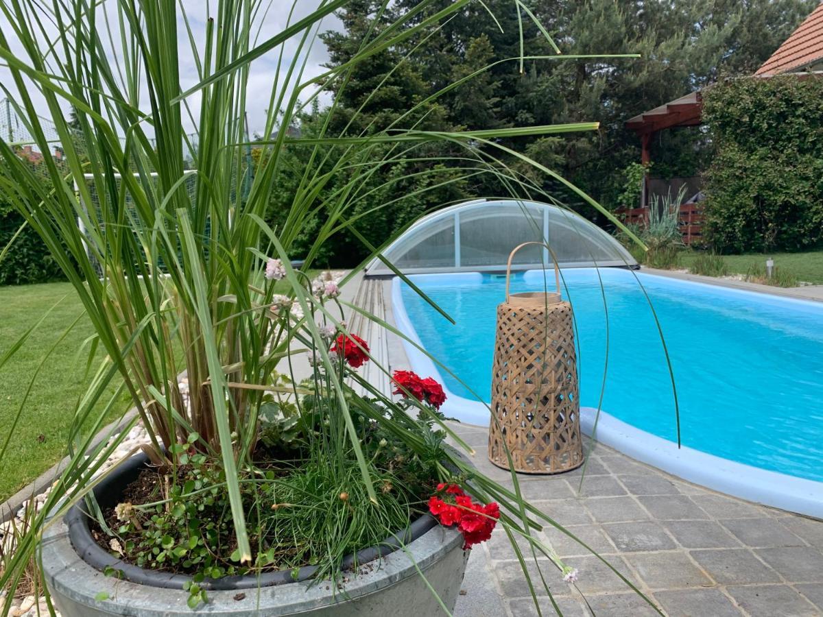 Pool & Lake Holiday Home マルククレーベルク エクステリア 写真